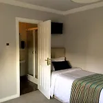 Westwinds Guestlodge فندق مبيت وإفطار