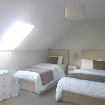 Westwinds Guestlodge Bed & Breakfast