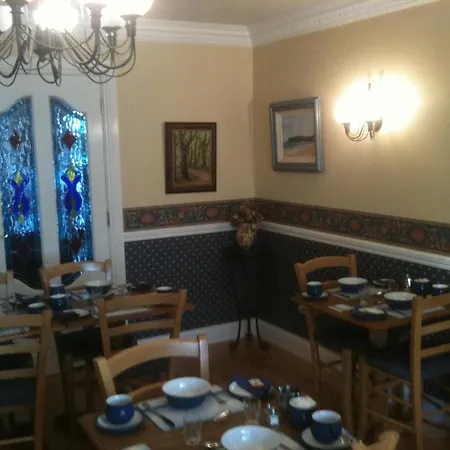 Westwinds Guestlodge فندق مبيت وإفطار