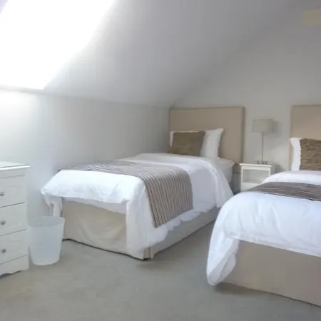 Westwinds Guestlodge 3* غالواي