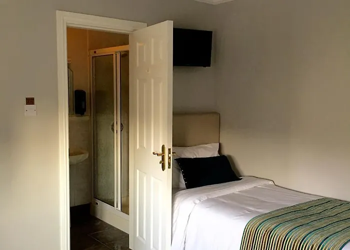 Westwinds Guestlodge Bed & Breakfast